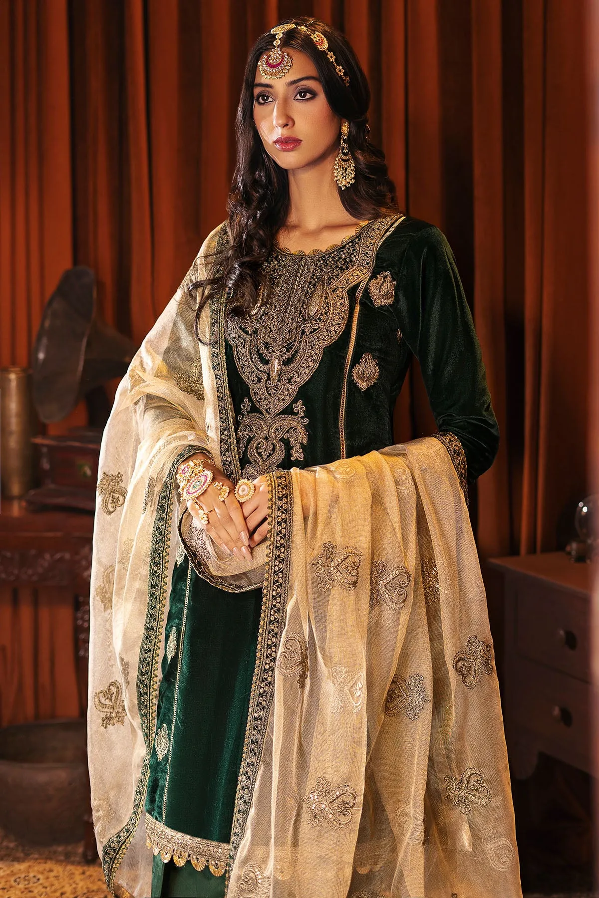 3164-NOOR-JAHAN EMBROIDERED VELVET UNSTITCHED