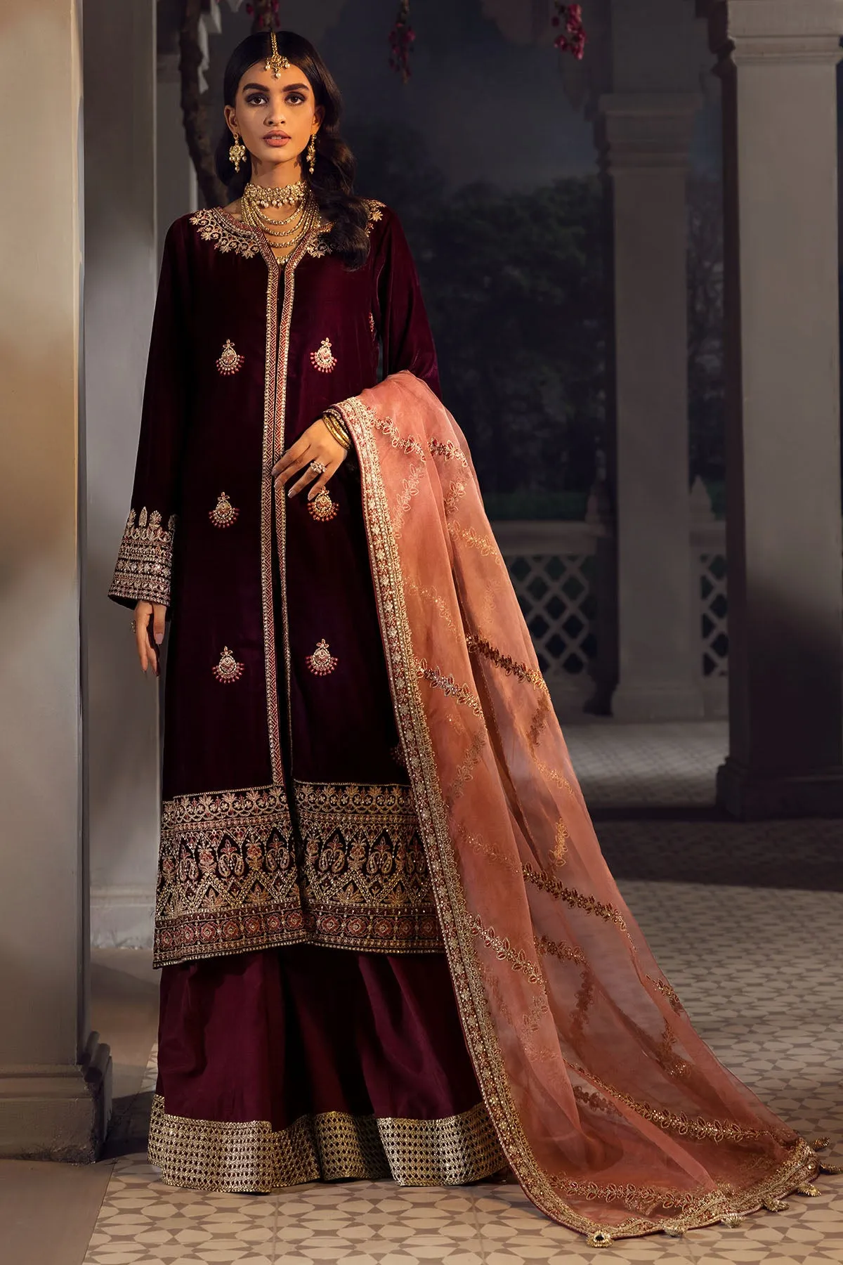 3774-SWAN EMBROIDERED VELVET UNSTITCHED