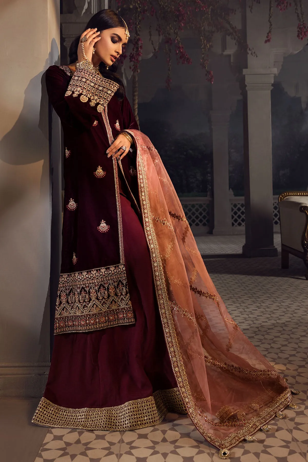 3774-SWAN EMBROIDERED VELVET UNSTITCHED