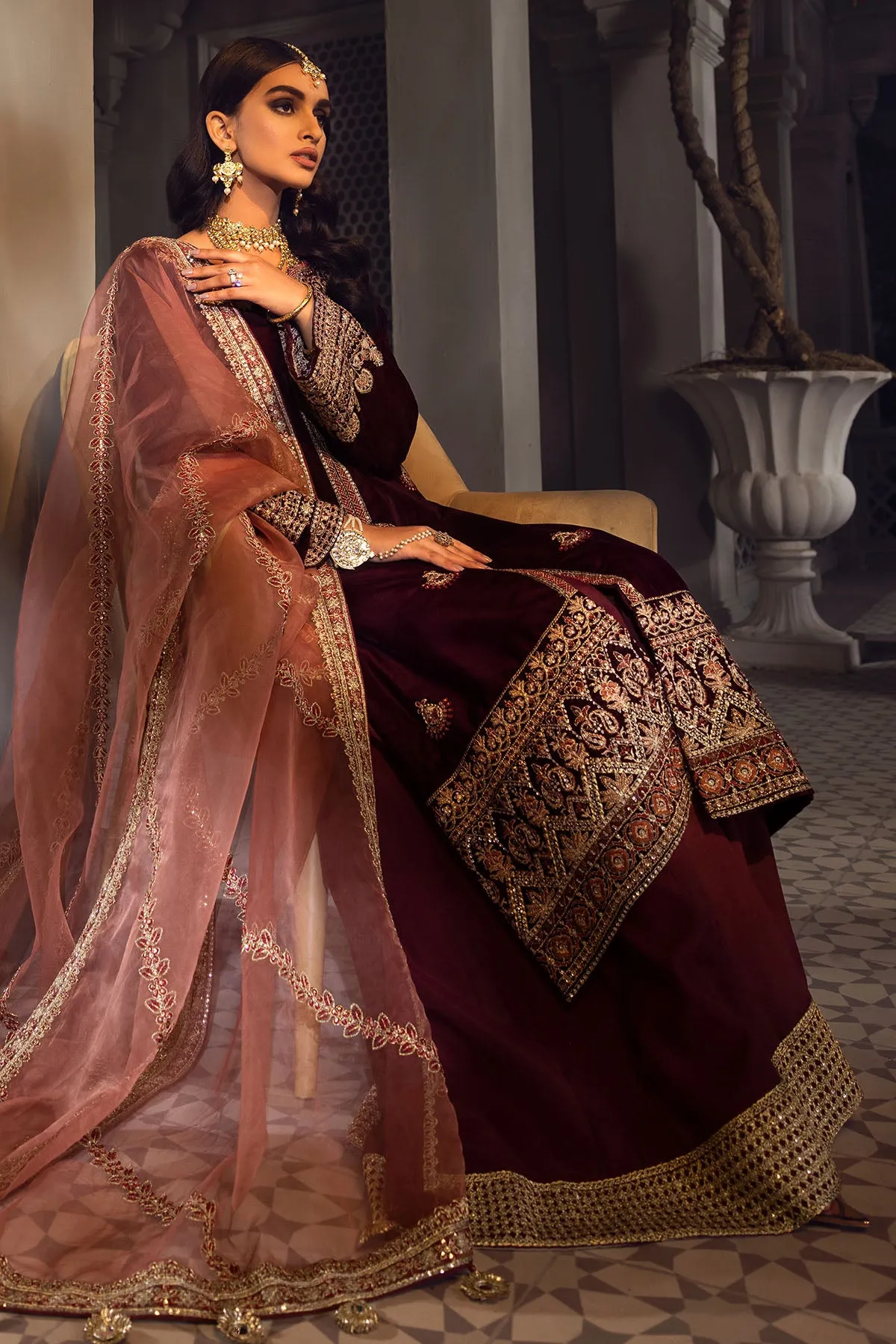 3774-SWAN EMBROIDERED VELVET UNSTITCHED