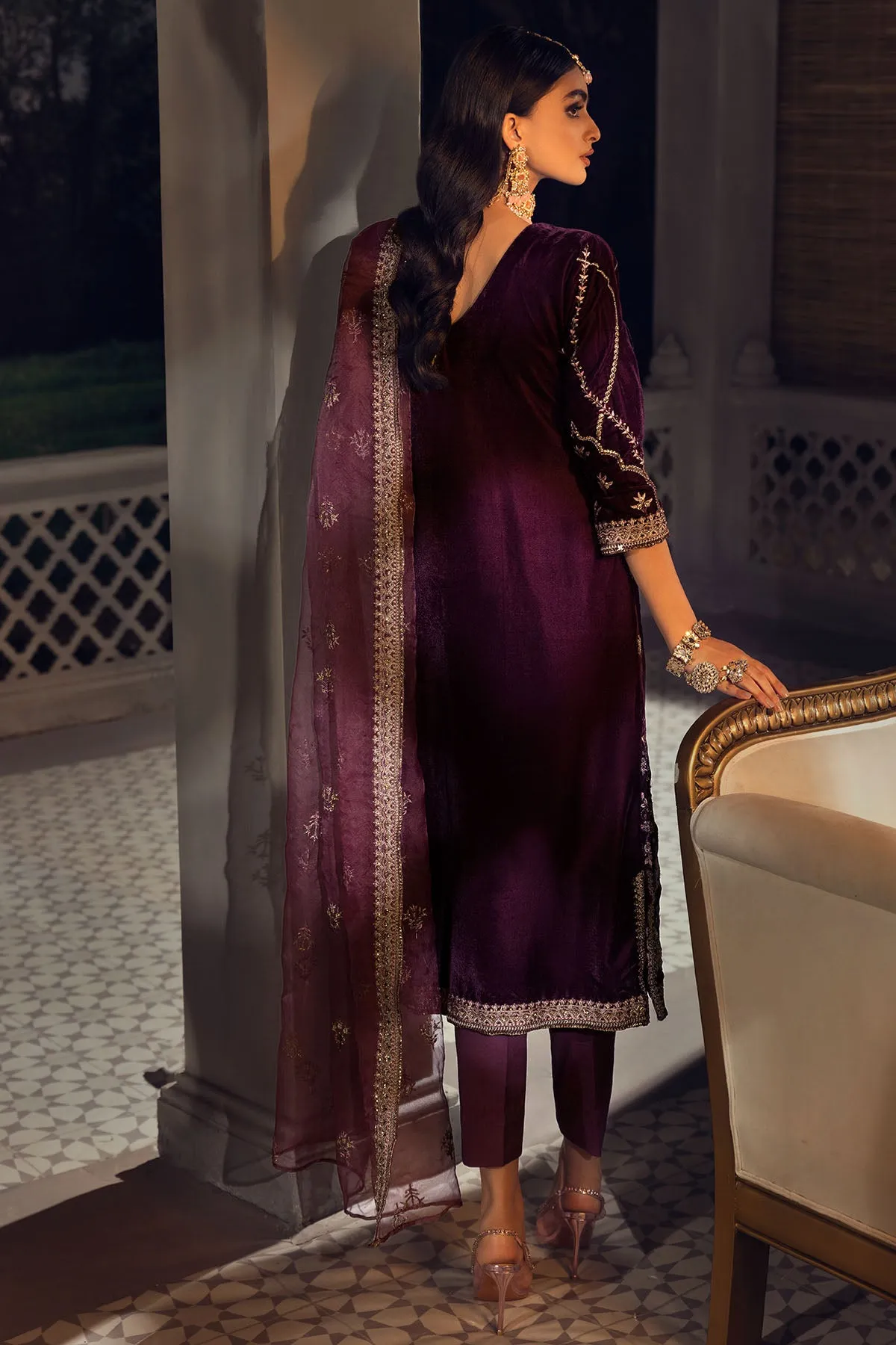 3777-STORK EMBROIDERED VELVET UNSTITCHED