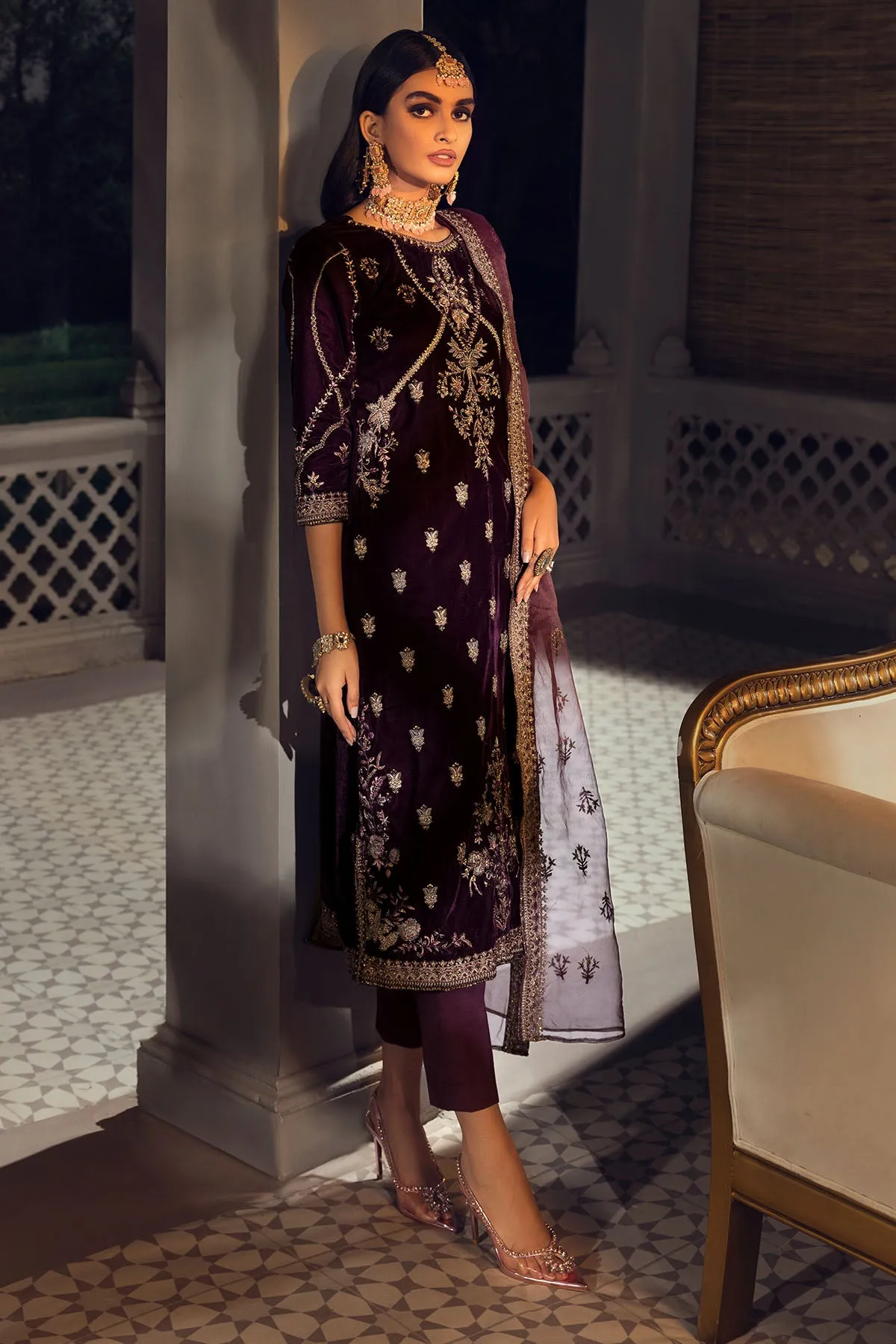 3777-STORK EMBROIDERED VELVET UNSTITCHED