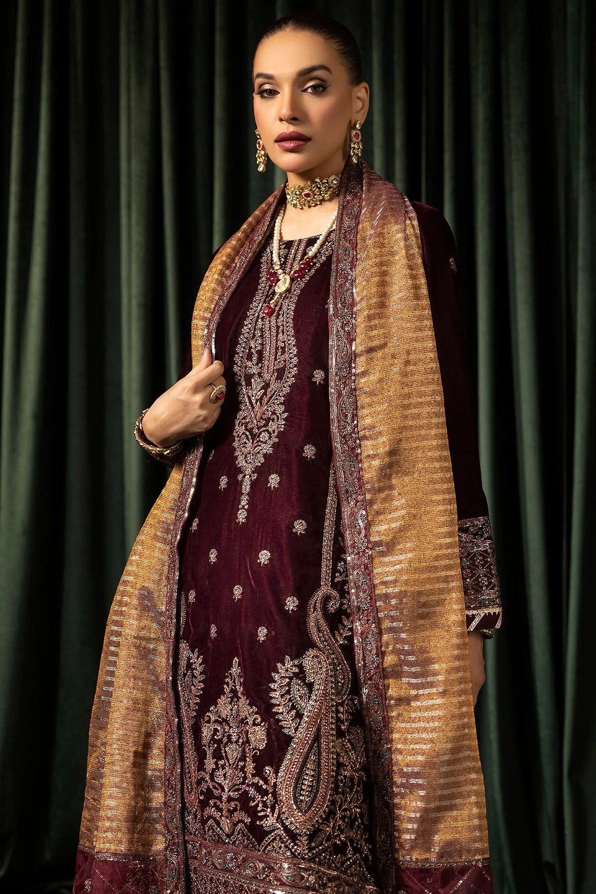 5096-DAISHA EMBROIDERED VELVET UNSTITCHED