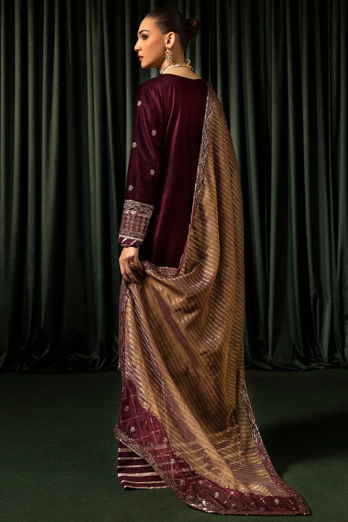 5096-DAISHA EMBROIDERED VELVET UNSTITCHED